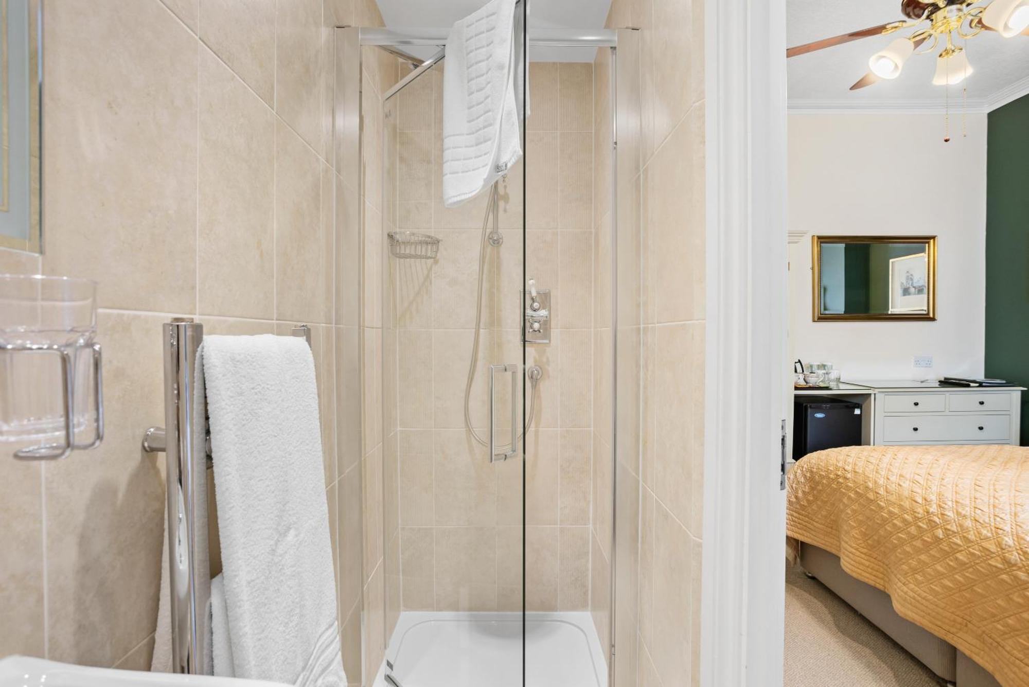 Kingston House 5*