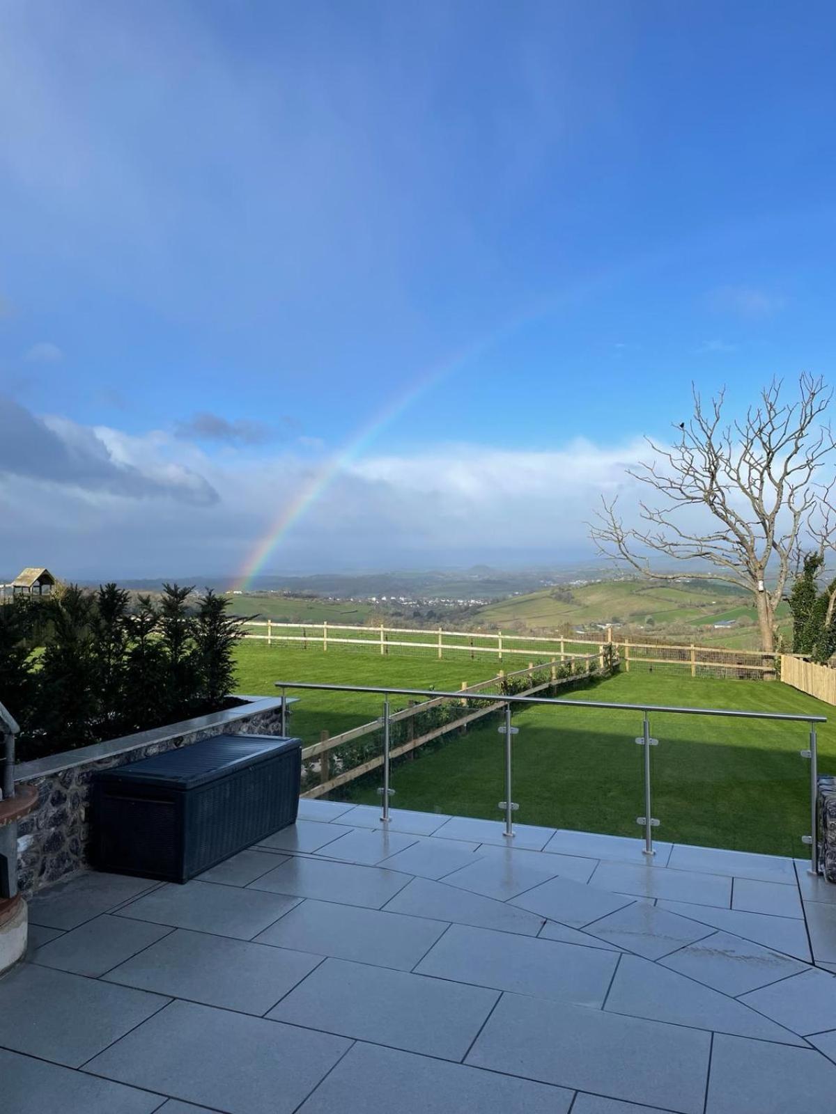 Dog Friendly, Roof Hot Tub, Panoramic Views. Holiday home