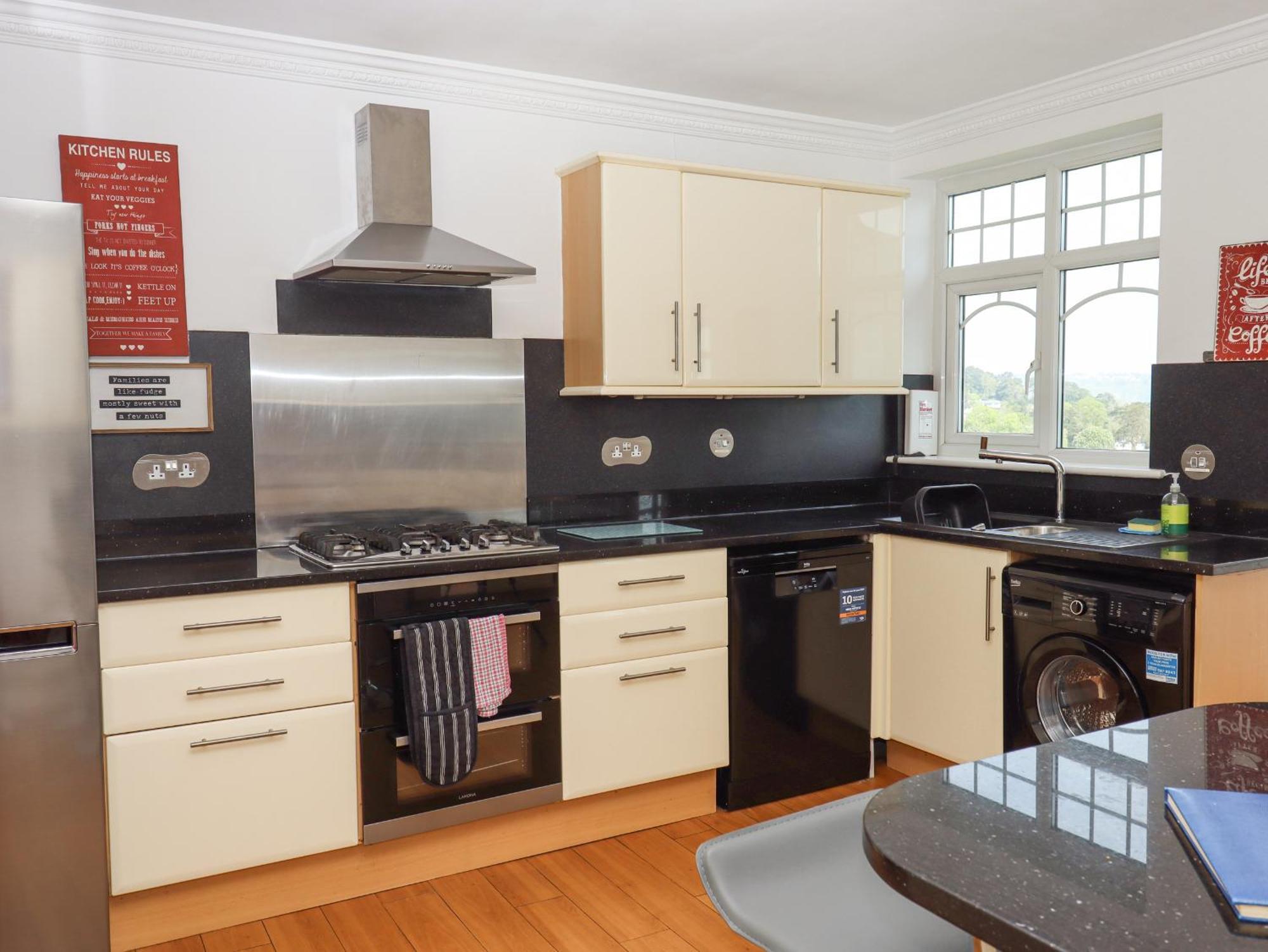 Flat 2 Channel View Apartment *