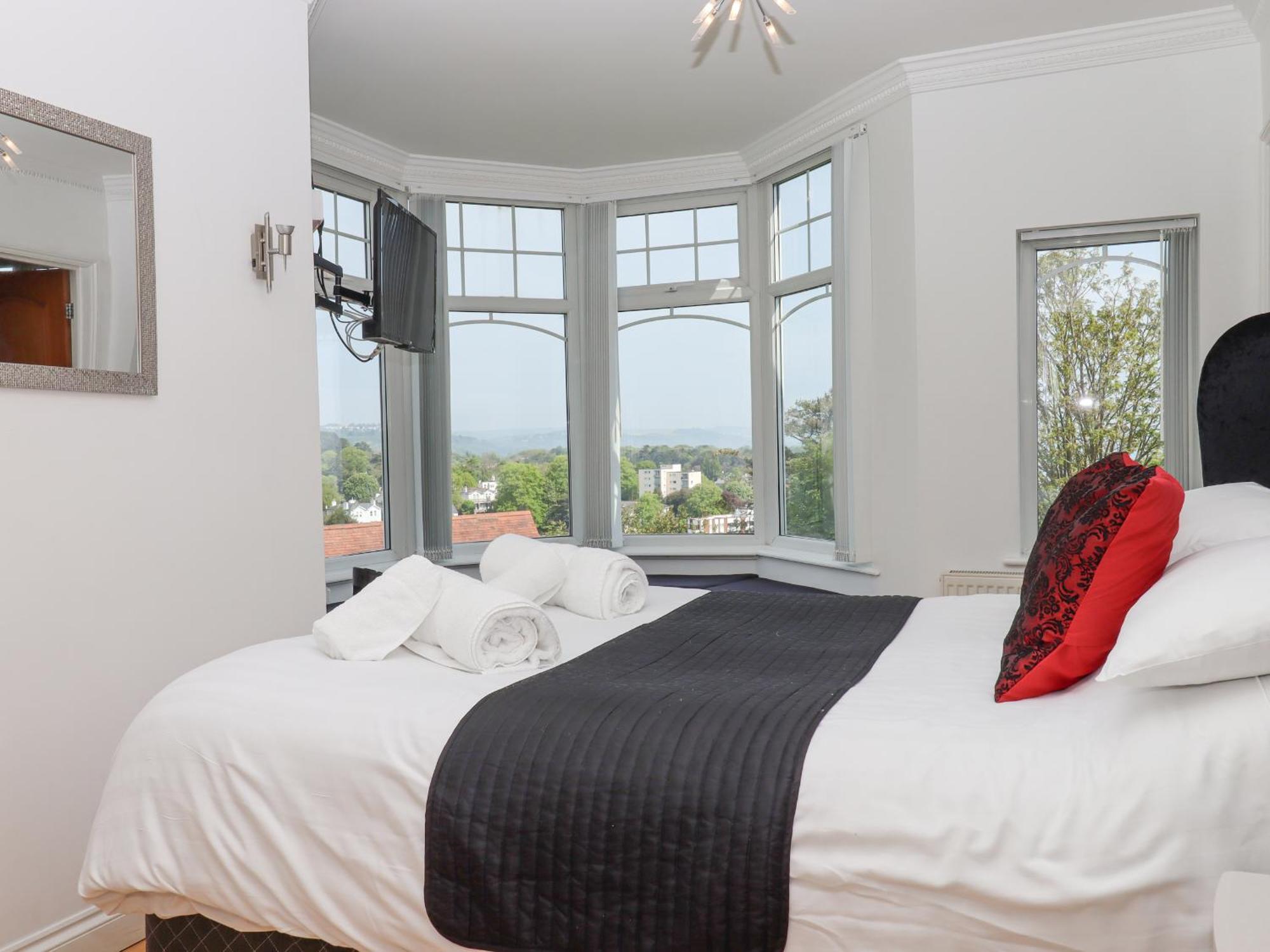 Flat 2 Channel View Apartment