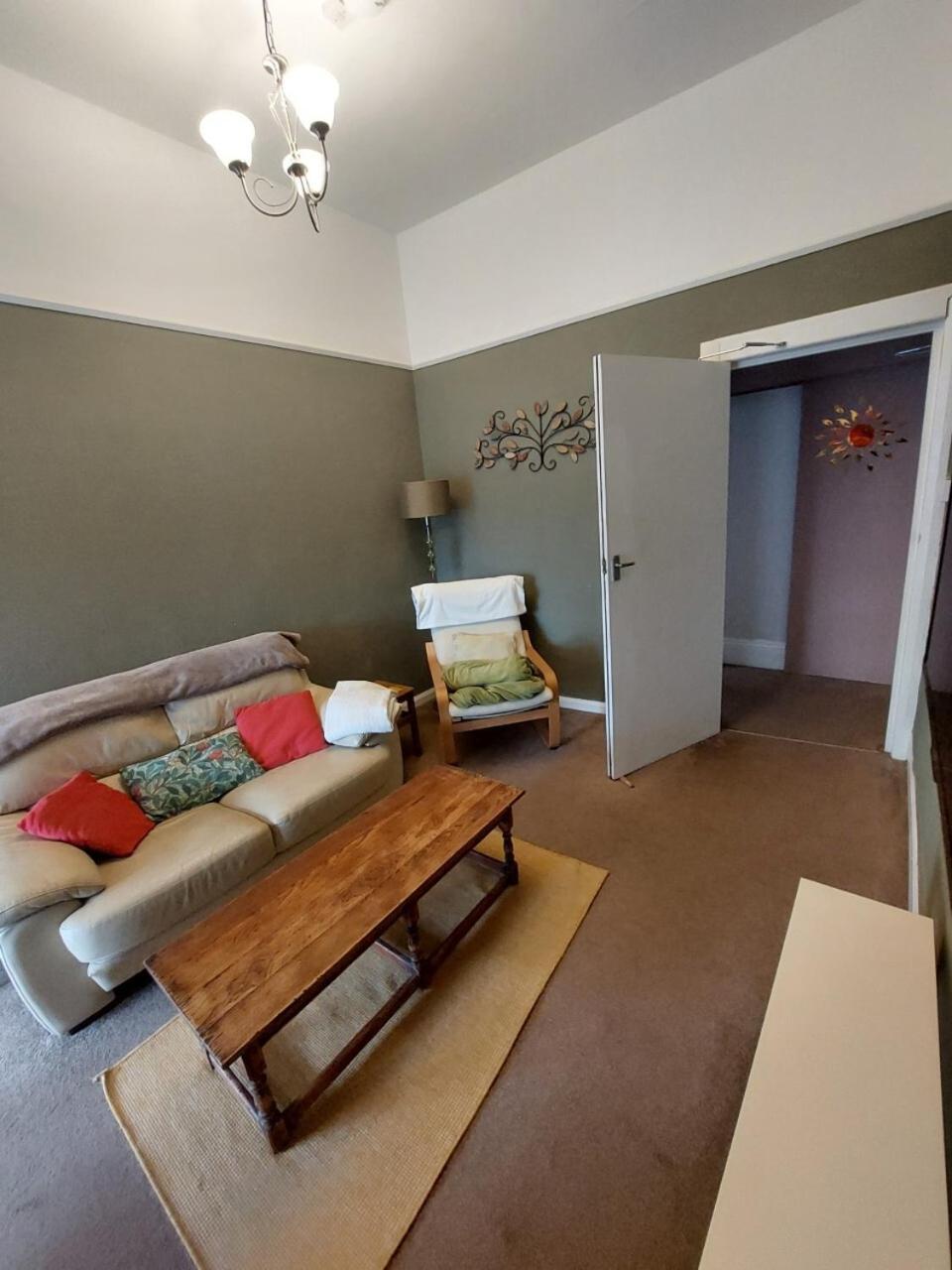 Abbey View Flats Apartment *