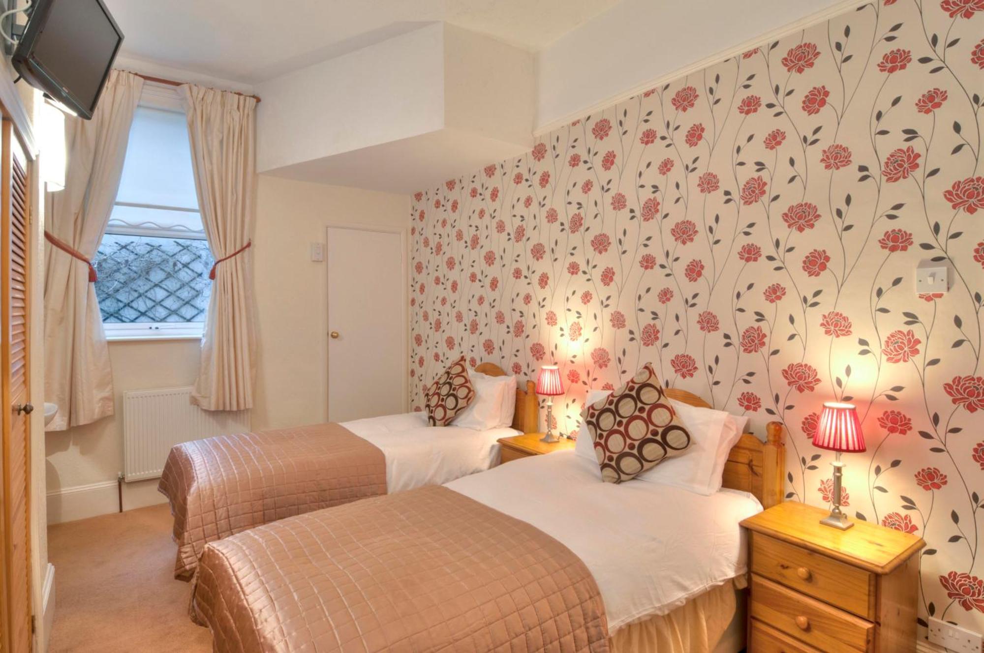 Guest house Avron House