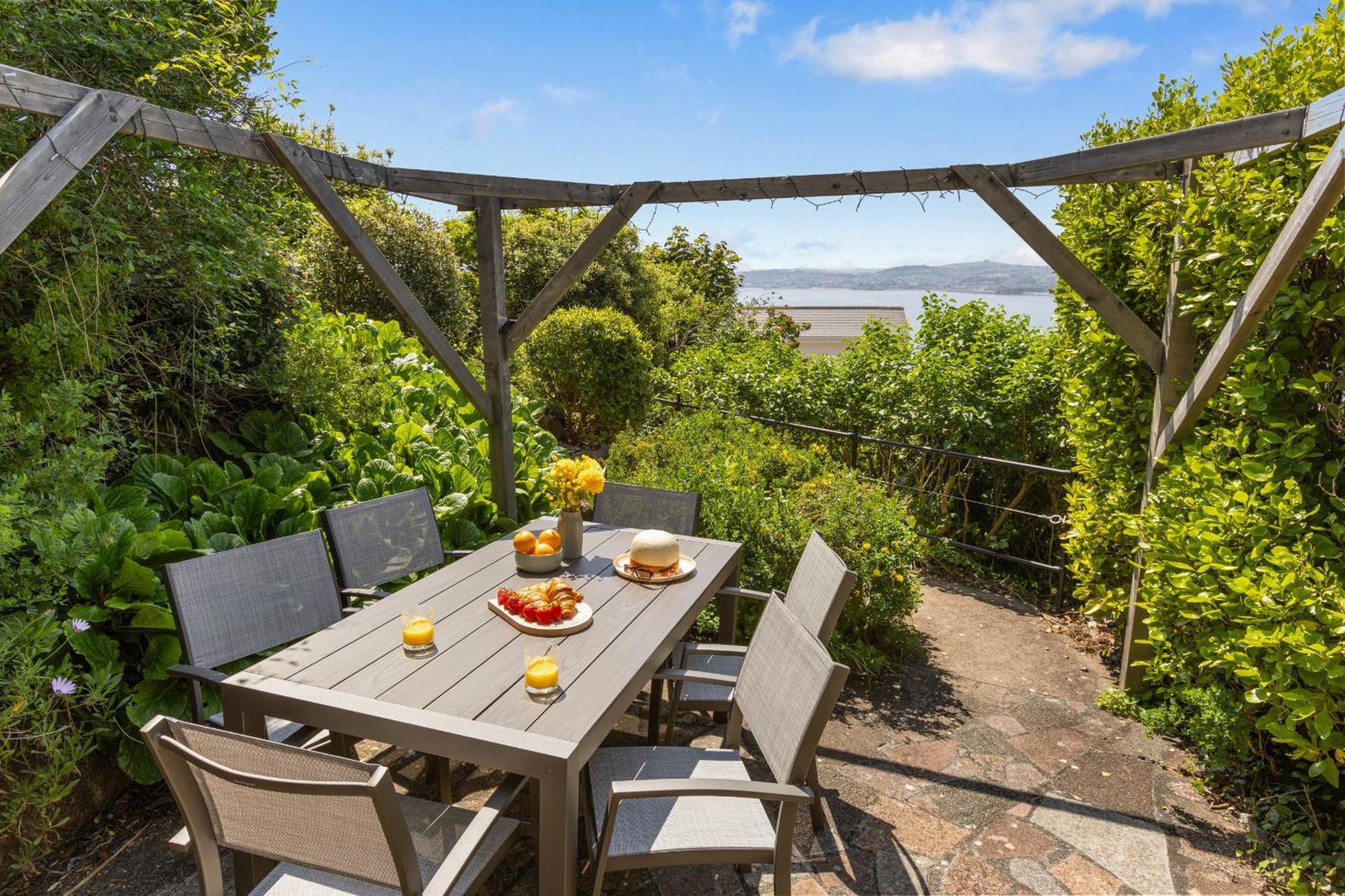 Vane Tower - Award Winning Designer Retreat With Panoramic Sea Views *