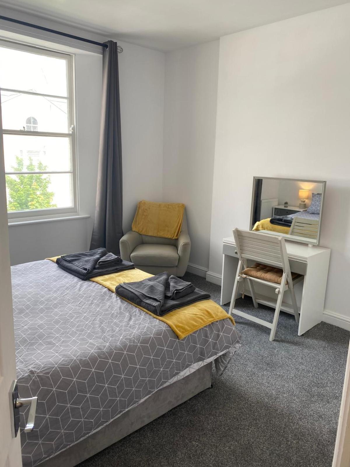 Montrose - Stylish With Free Parking *