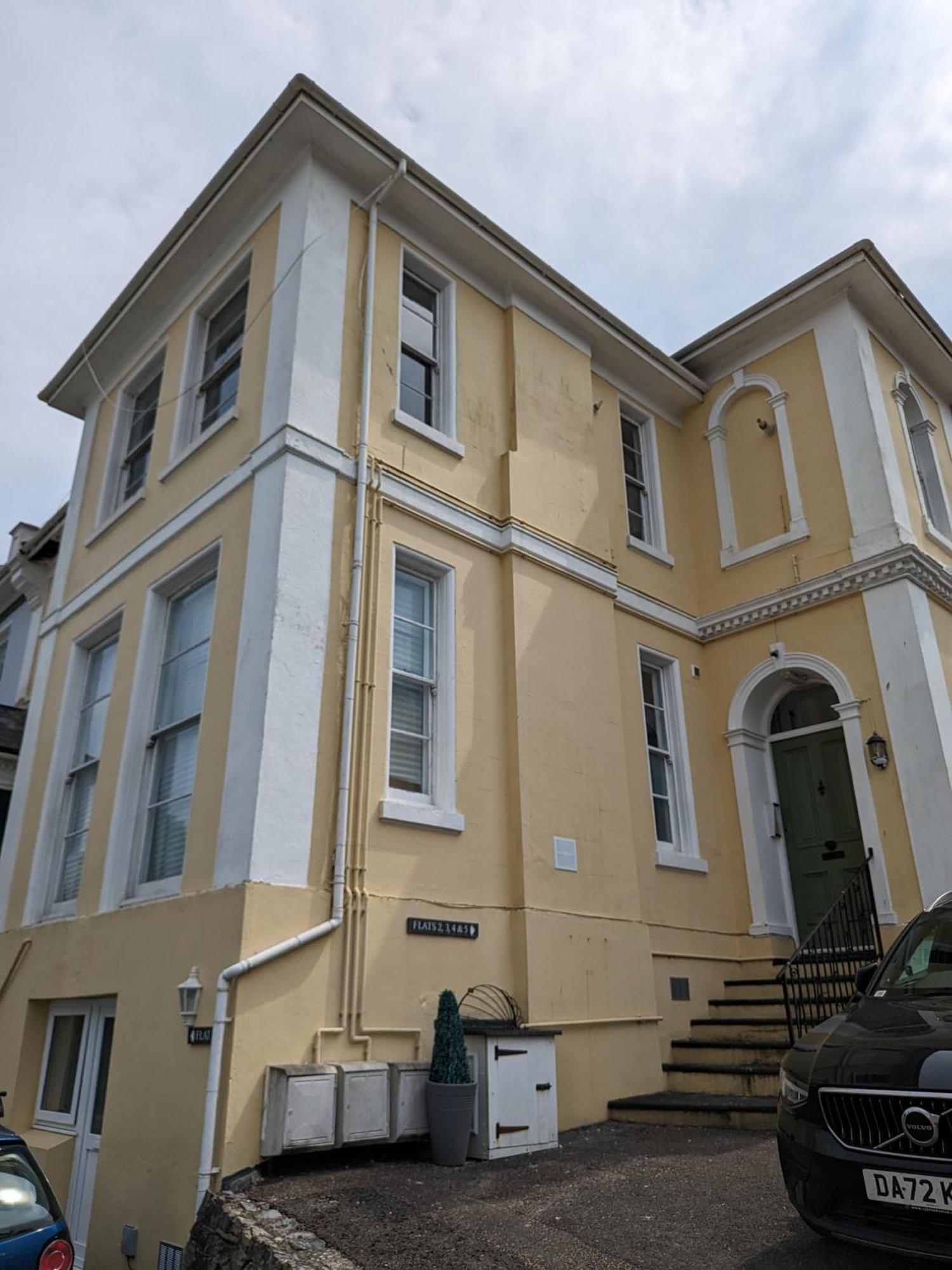 Montrose - Stylish With Free Parking