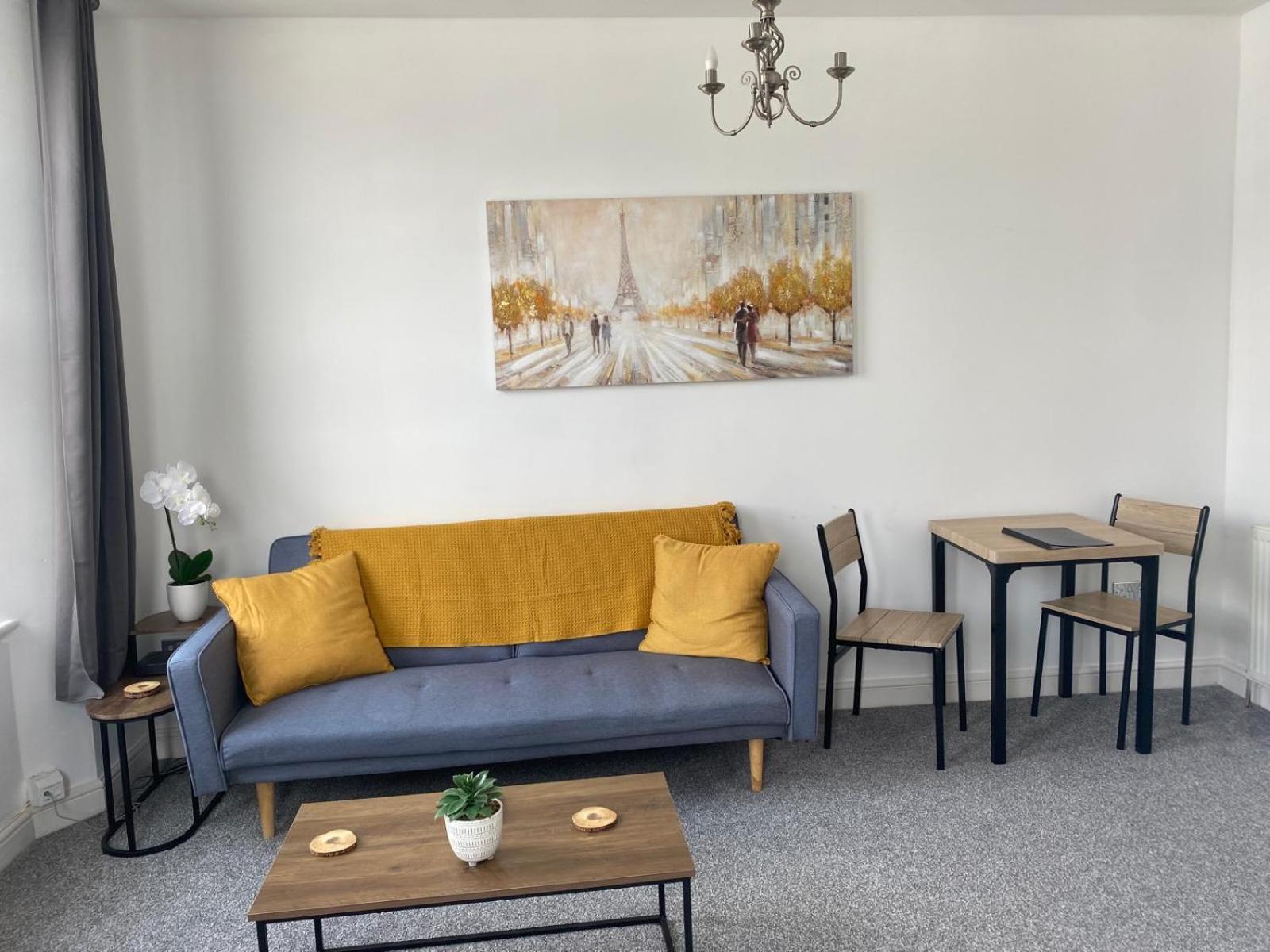 Montrose - Stylish With Free Parking *