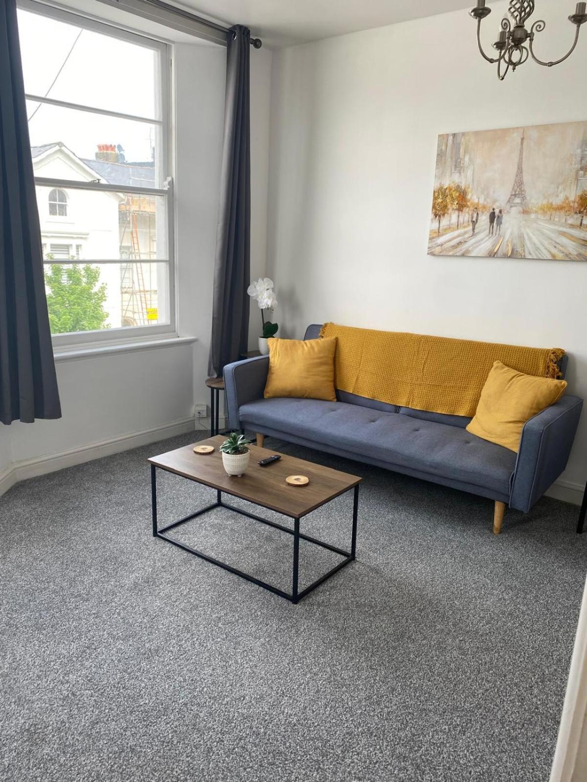 Montrose - Stylish With Free Parking Apartment *