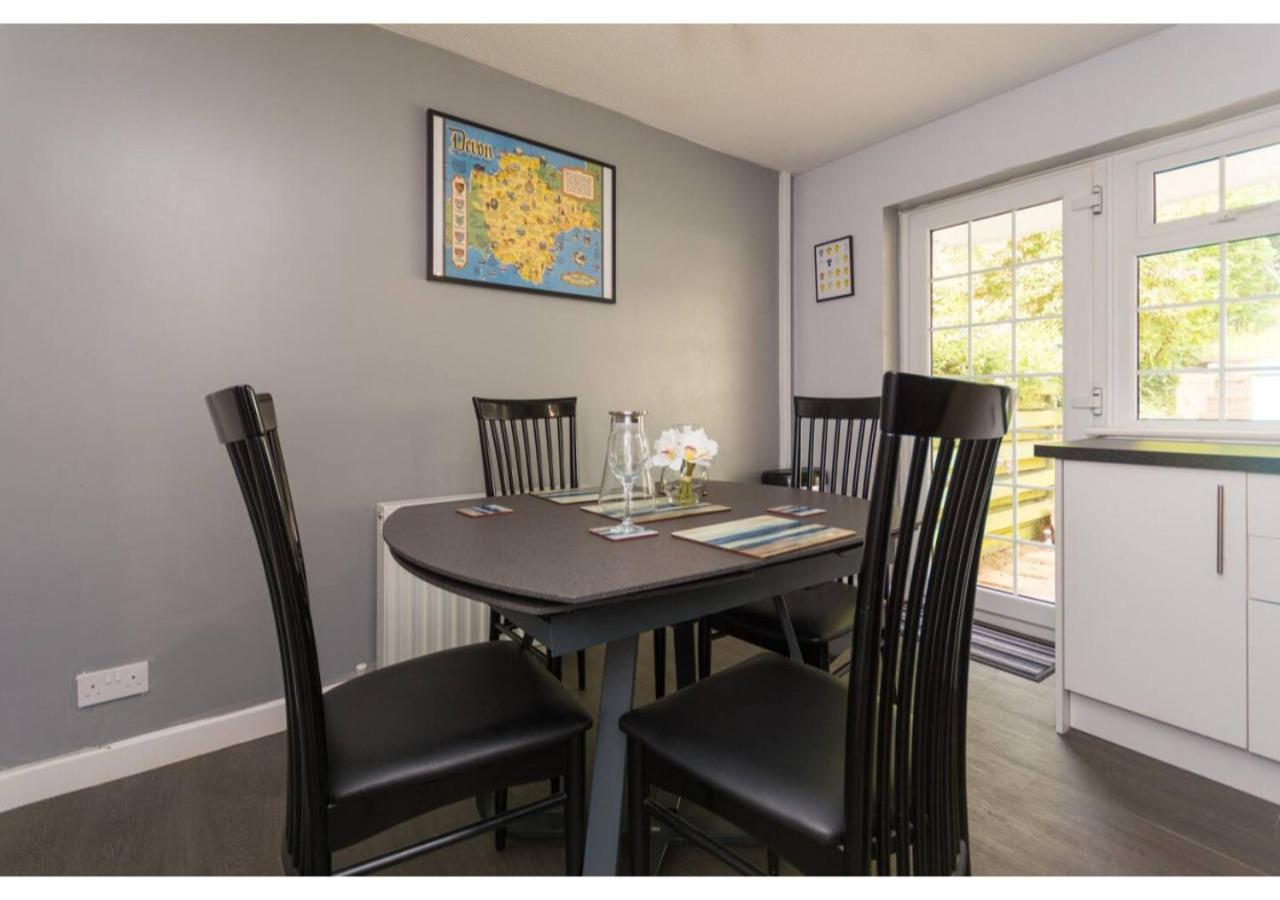 Hollywater Cheerful 3 Bedroom In Close With Pizza Oven Holiday home Torquay