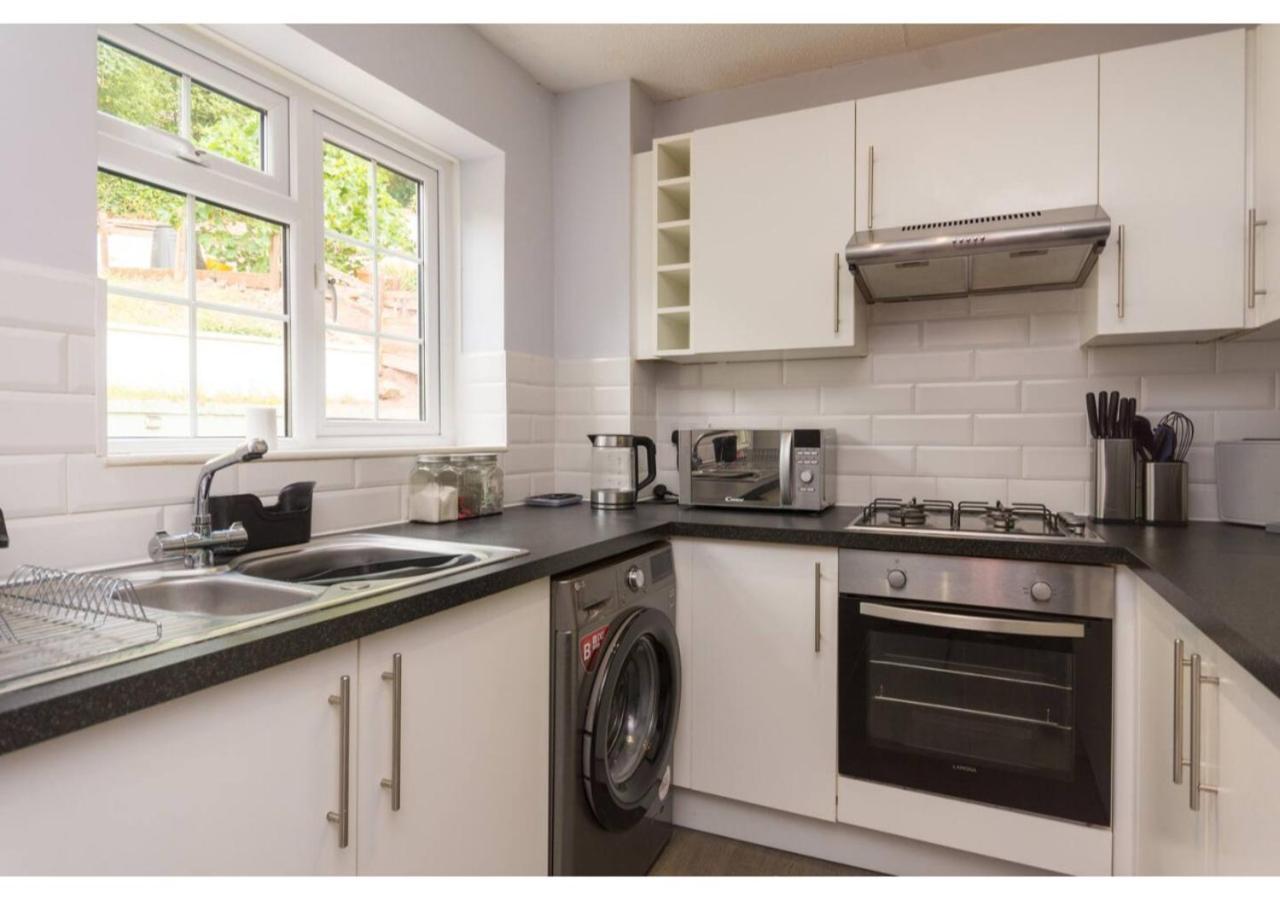 Hollywater Cheerful 3 Bedroom In Close With Pizza Oven Holiday home Torquay