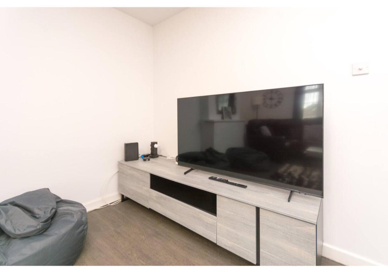 Holiday home Hollywater Cheerful 3 Bedroom In Close With Pizza Oven Torquay