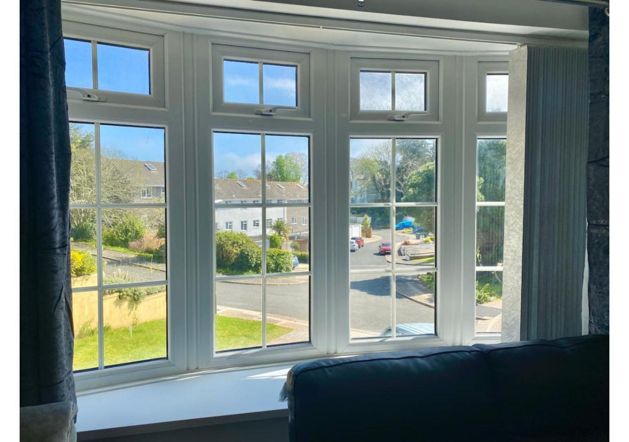 Hollywater Cheerful 3 Bedroom In Close With Pizza Oven