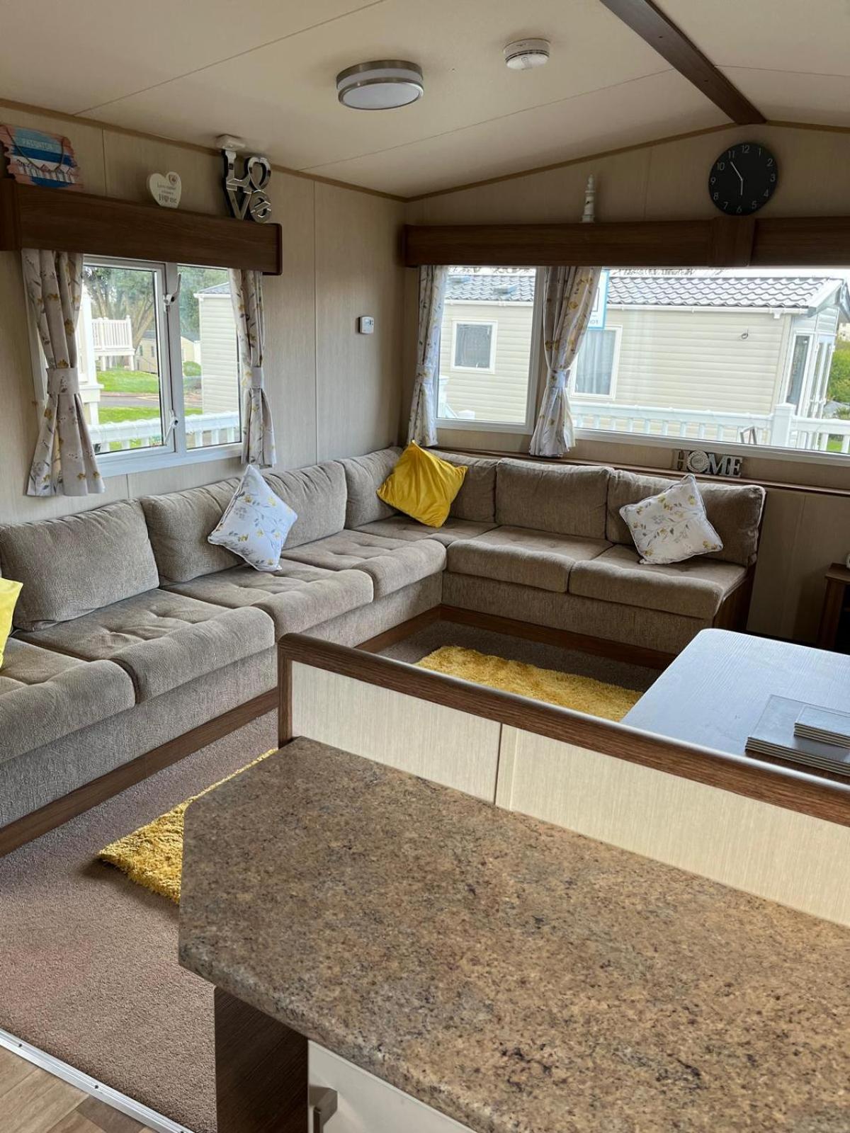 Campsite Lovely 3 Bedroom Caravan To Rent At Hoburne Devon Bay Torquay