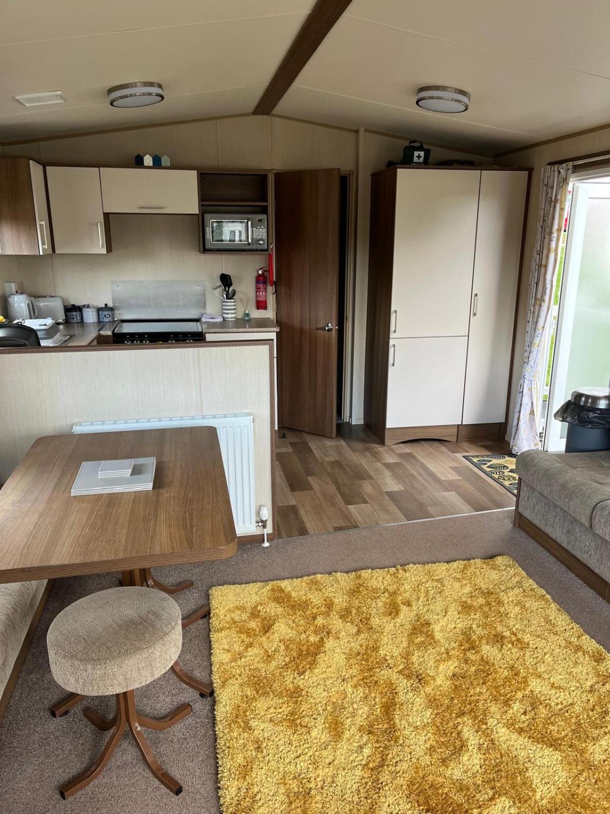 Lovely 3 Bedroom Caravan To Rent At Hoburne Devon Bay Campsite *