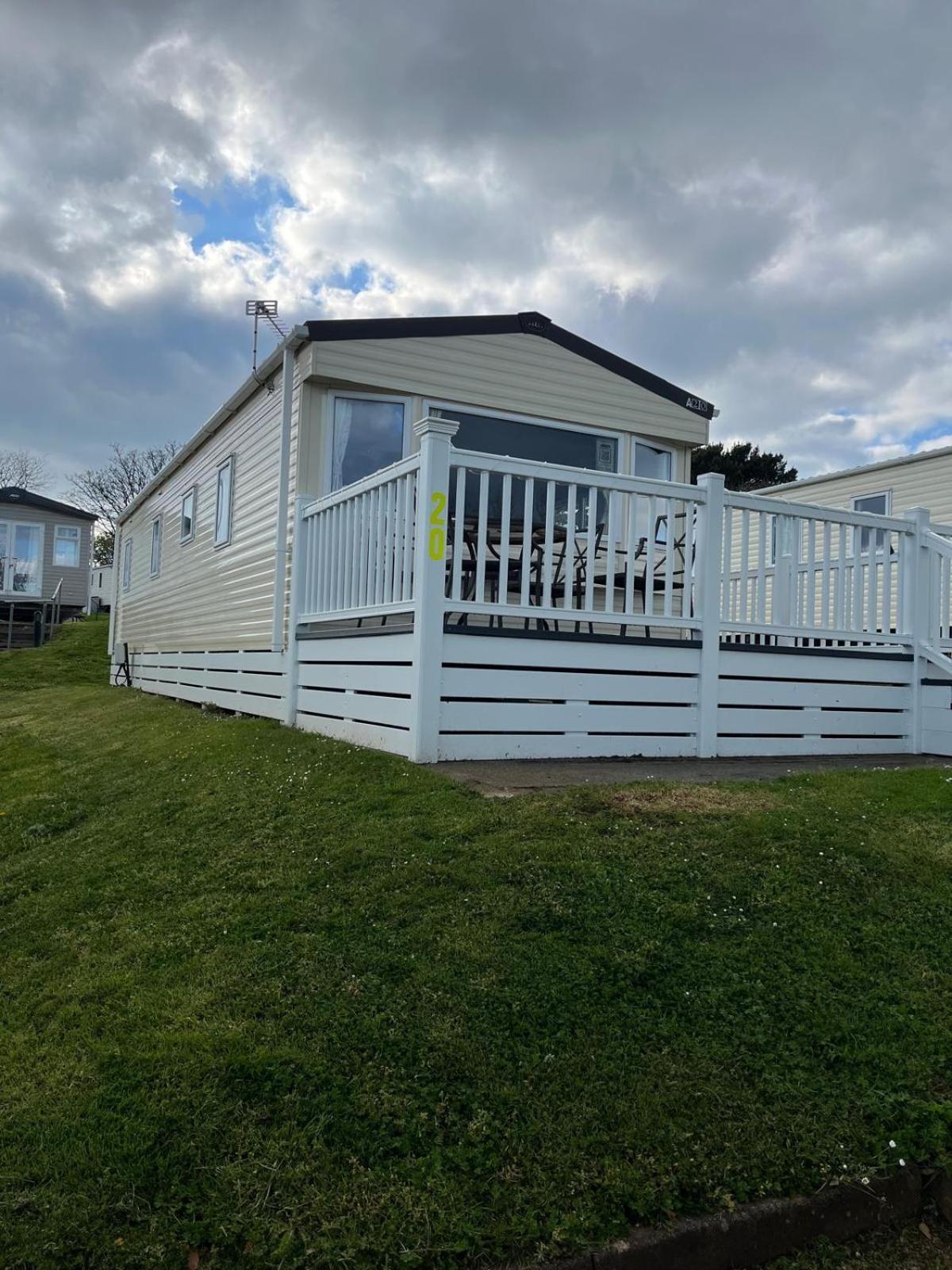 Campsite Lovely 3 Bedroom Caravan To Rent At Hoburne Devon Bay *