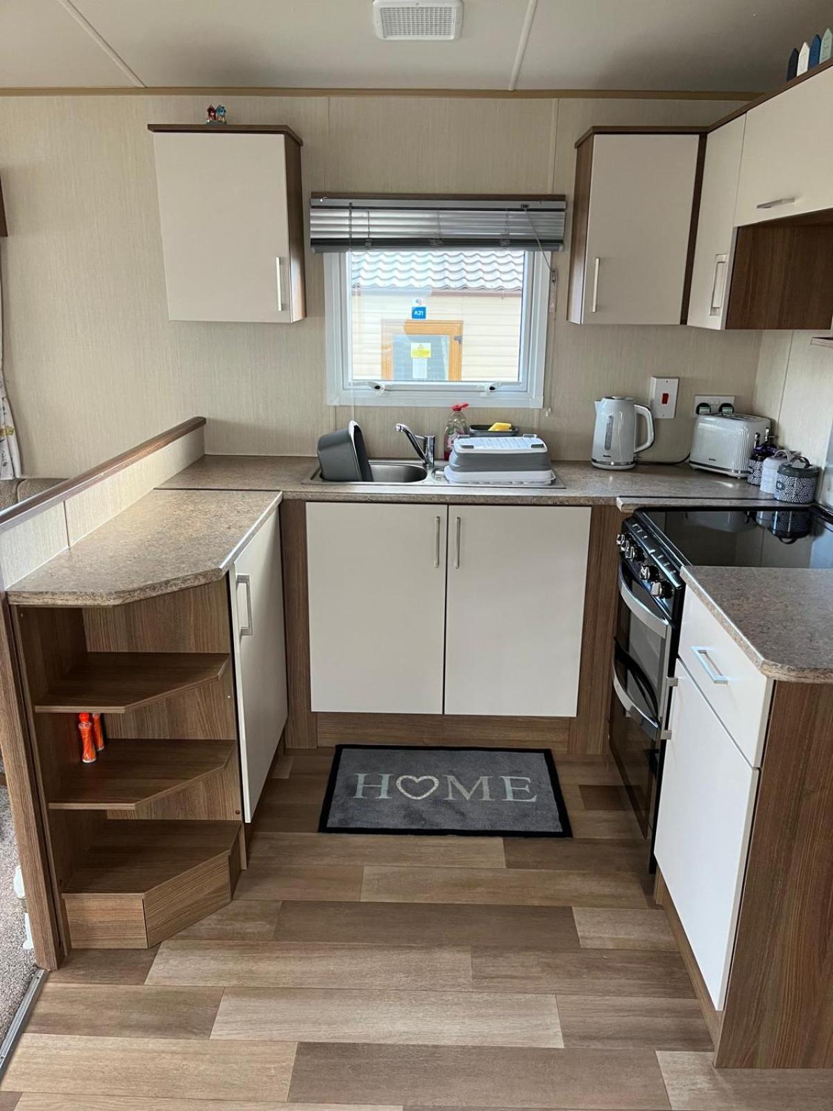 Lovely 3 Bedroom Caravan To Rent At Hoburne Devon Bay Campsite Torquay