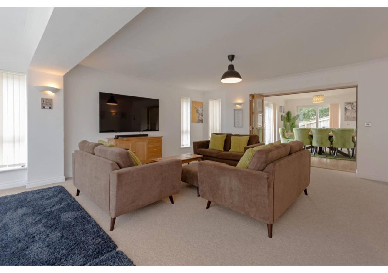 Warwick Views - Family Hot Tub Lovely Views With Ample Parking Holiday home