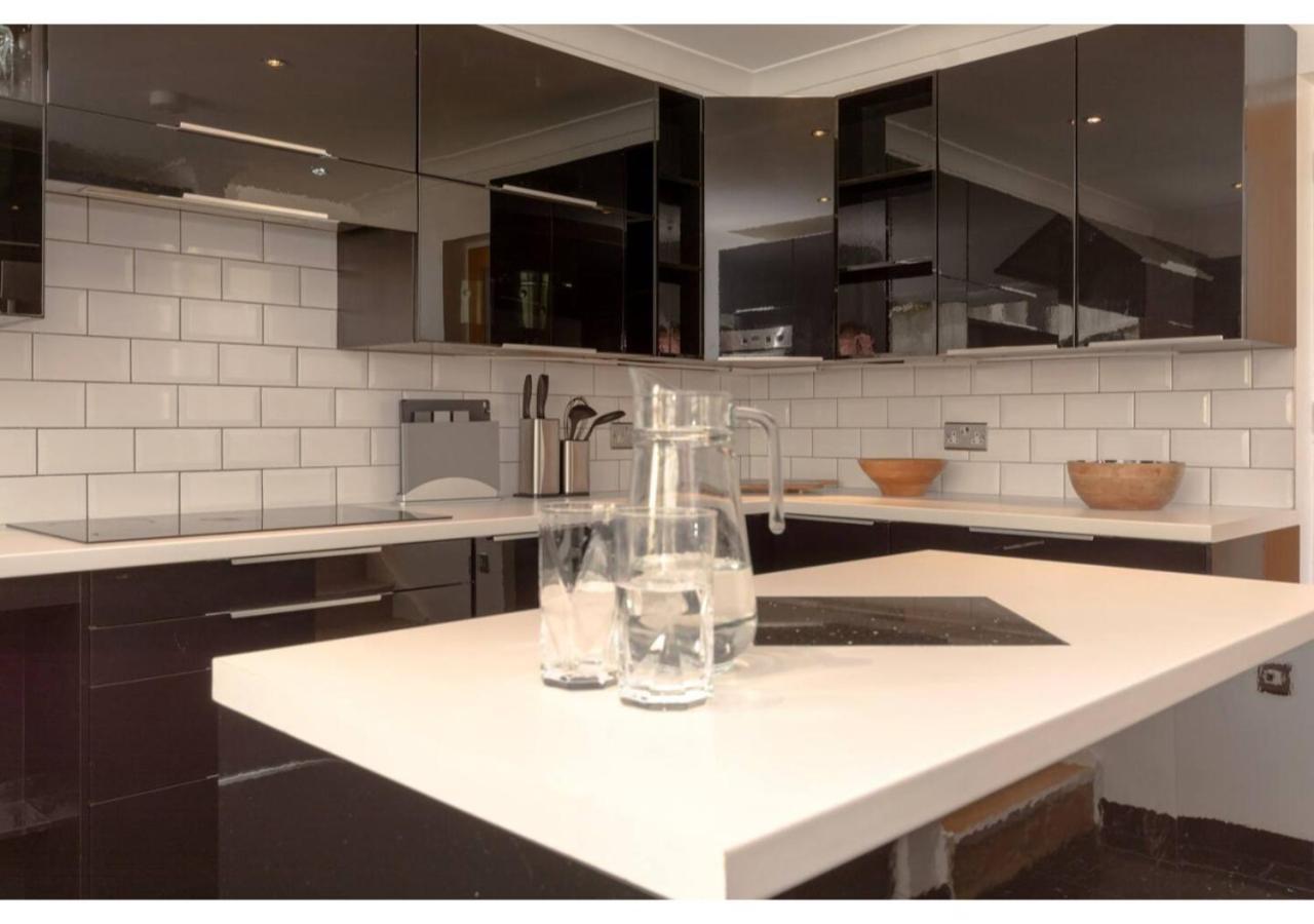 Warwick Views - Family Hot Tub Lovely Views With Ample Parking Holiday home *