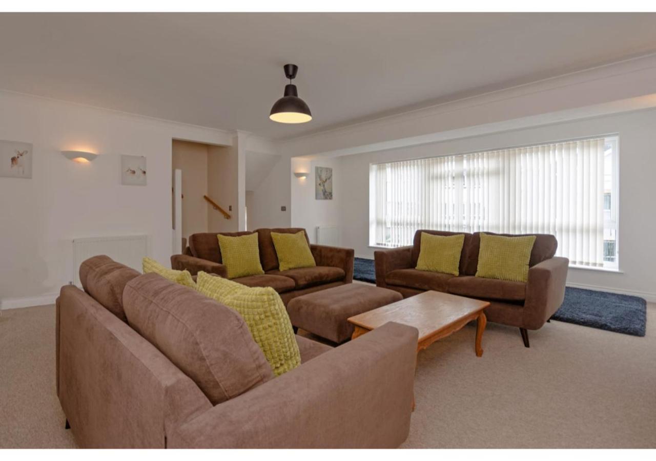 Warwick Views - Family Hot Tub Lovely Views With Ample Parking *
