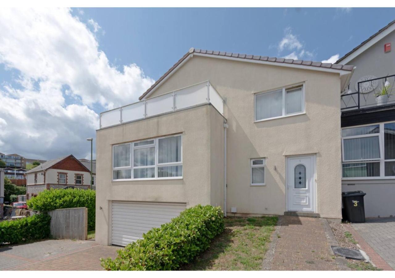 Holiday home Warwick Views - Family Hot Tub Lovely Views With Ample Parking *