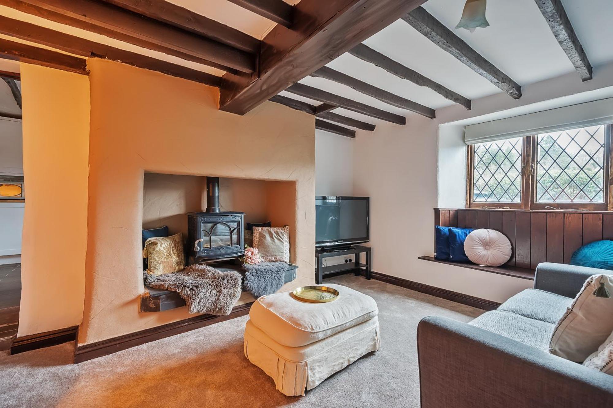 Gorgeous Thatched Holiday home