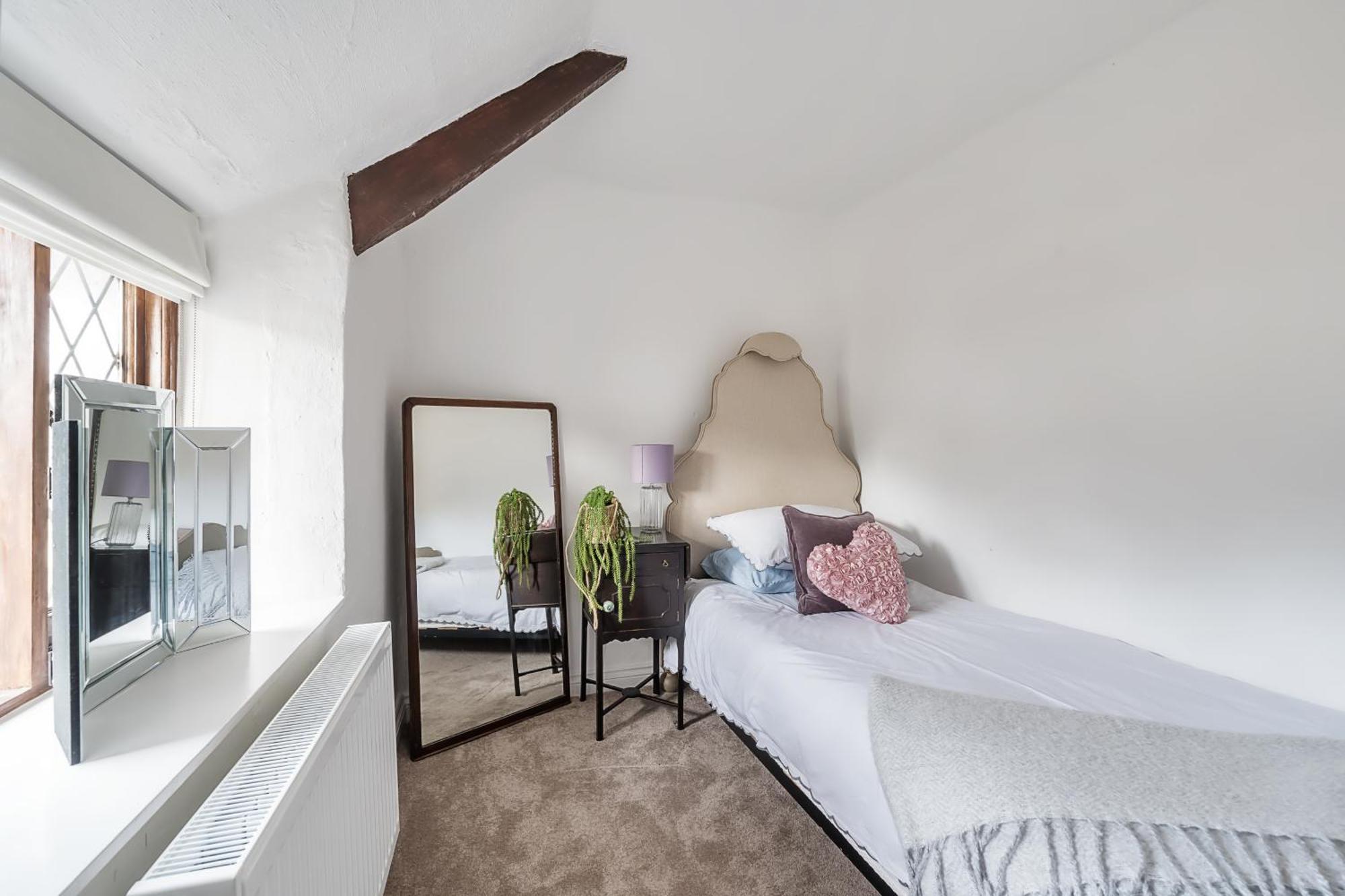 Gorgeous Thatched Holiday home