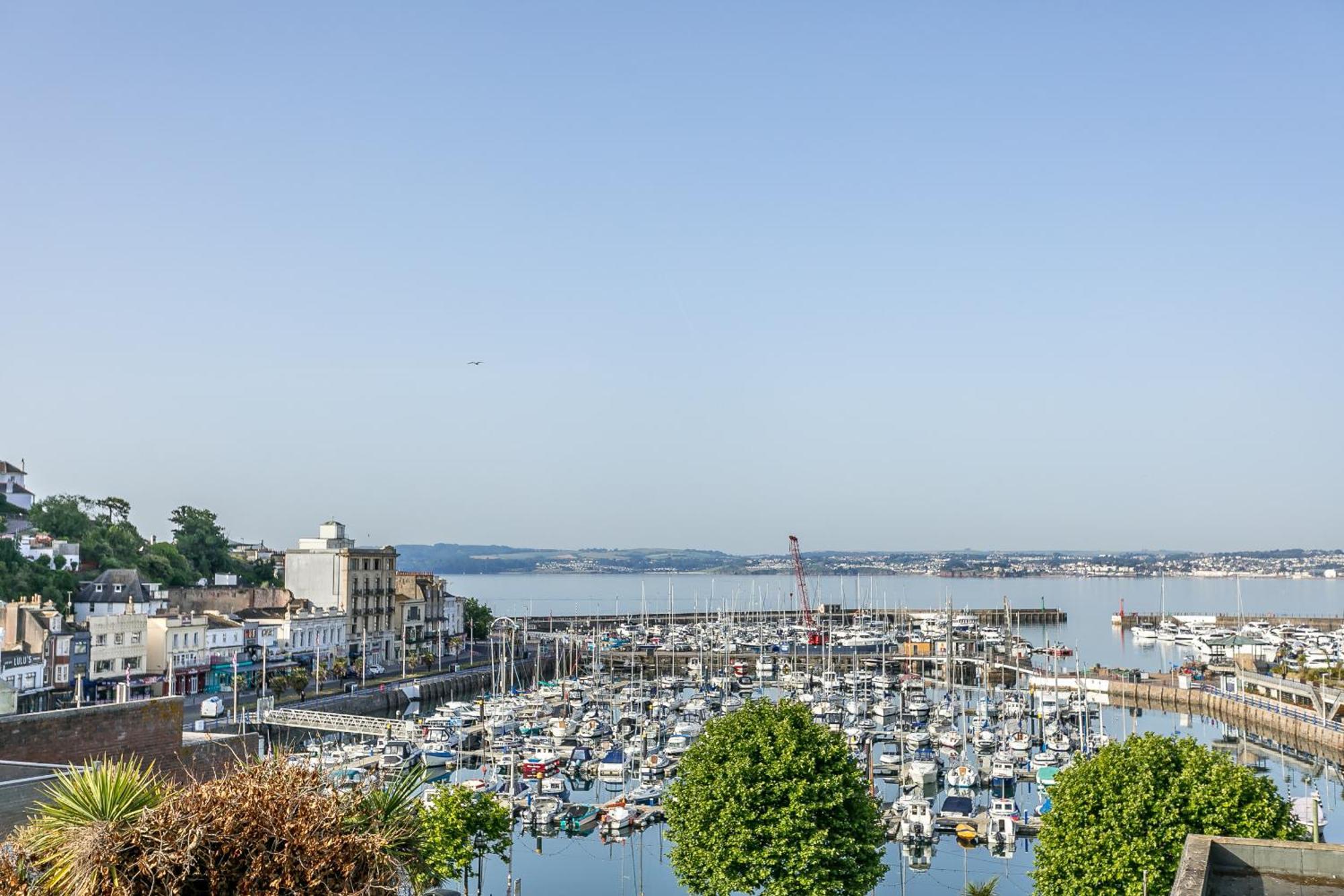 Sovereign House - Close To Harbour With Parking Apartment