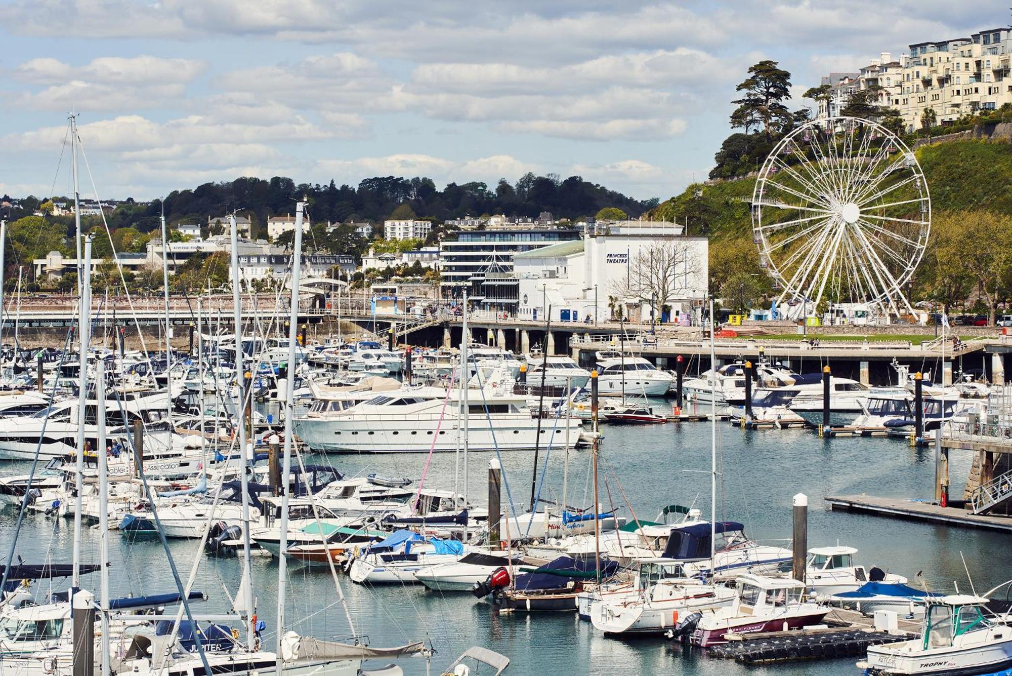 Sovereign House - Close To Harbour With Parking *