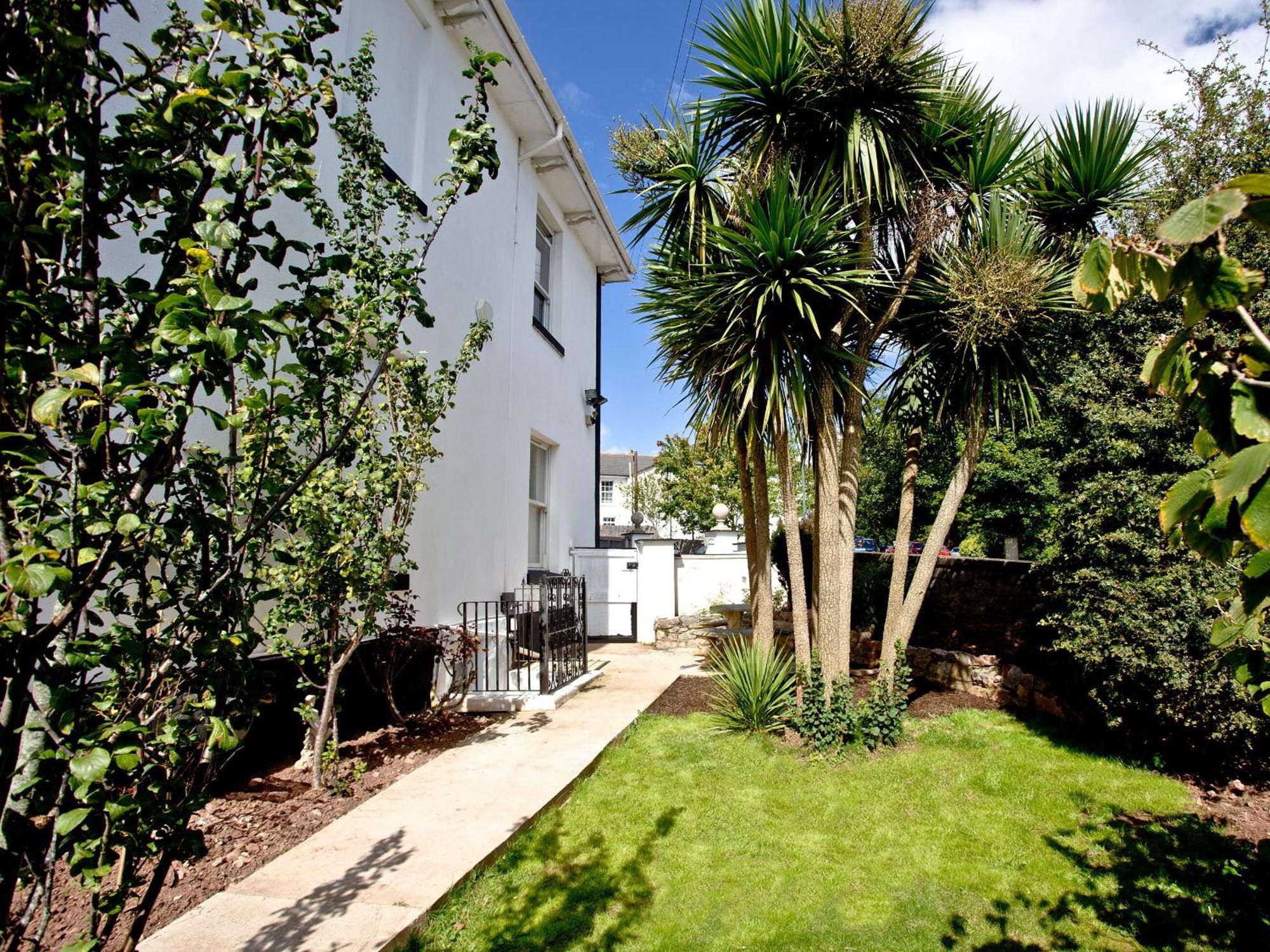 Devon Garden Apartment *