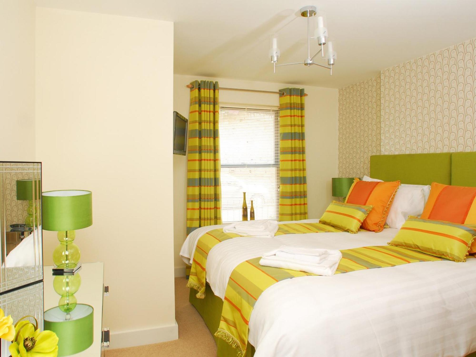 Apartment Tree Tops - A4 Masts *