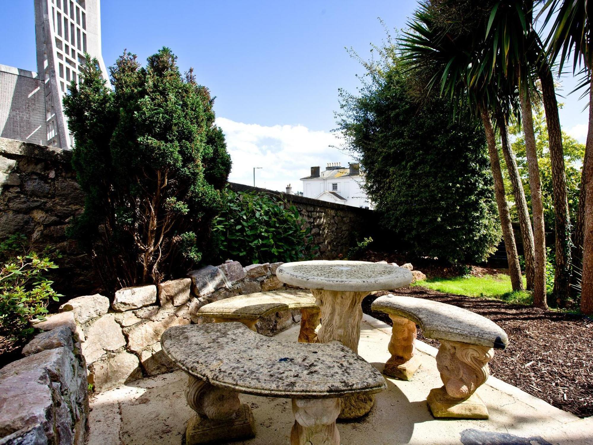 Devon Garden Apartment *