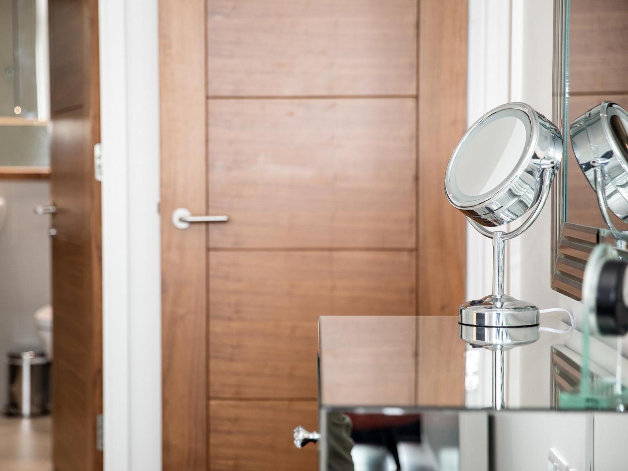 17 Air-conditioned Bedrooms Apartment