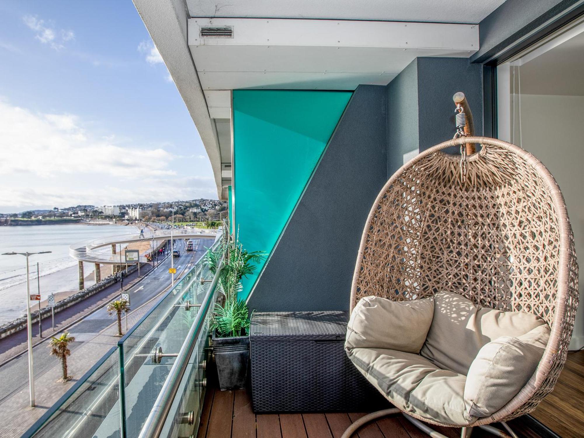Apartment 17 Air-conditioned Bedrooms Torquay