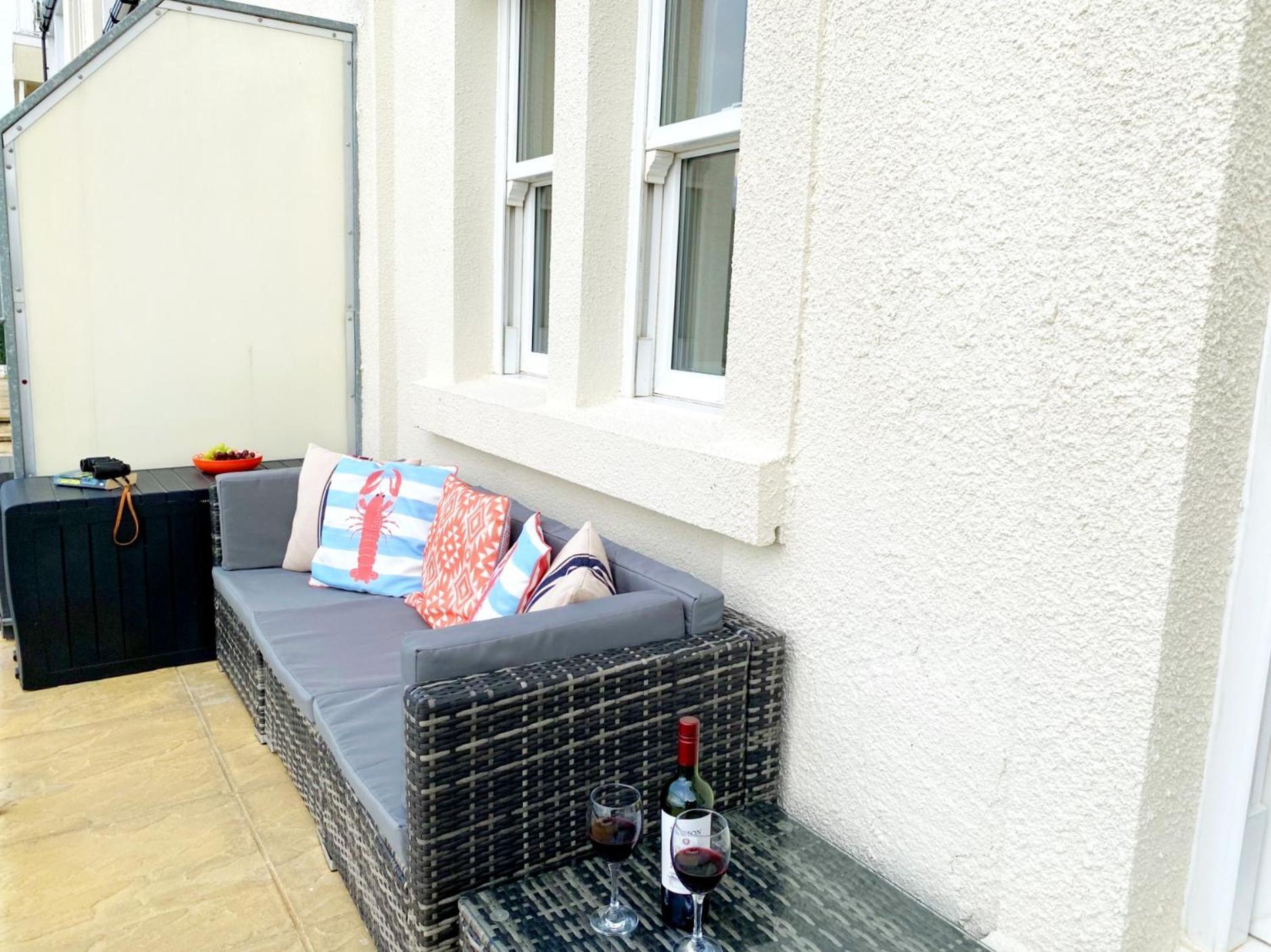 No1 Marina Court - Wow Sea View Apartment Torquay