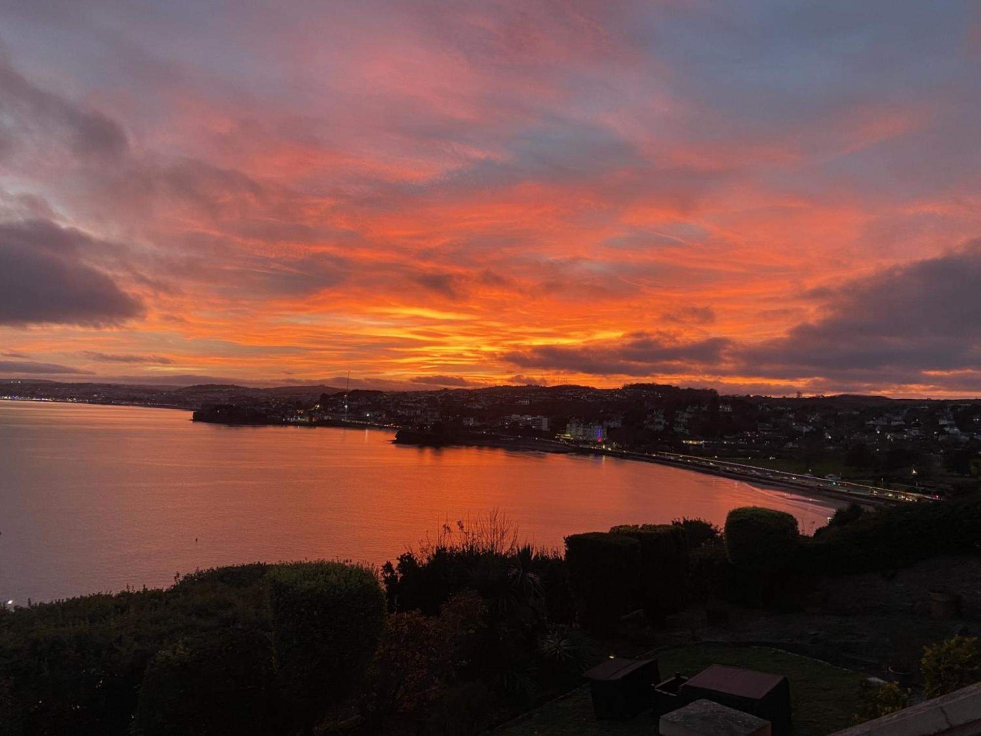 No1 Marina Court - Wow Sea View *