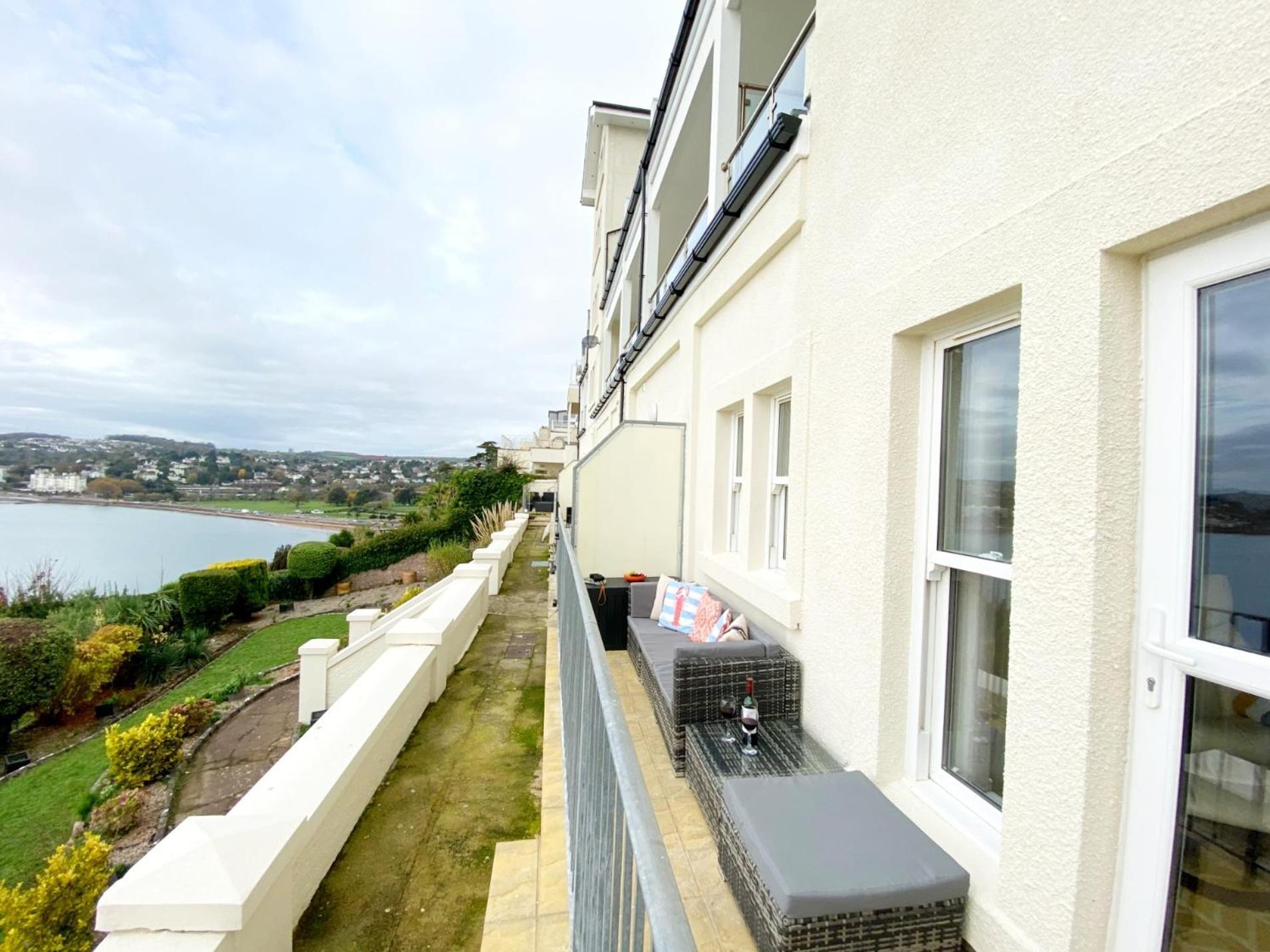 Apartment No1 Marina Court - Wow Sea View
