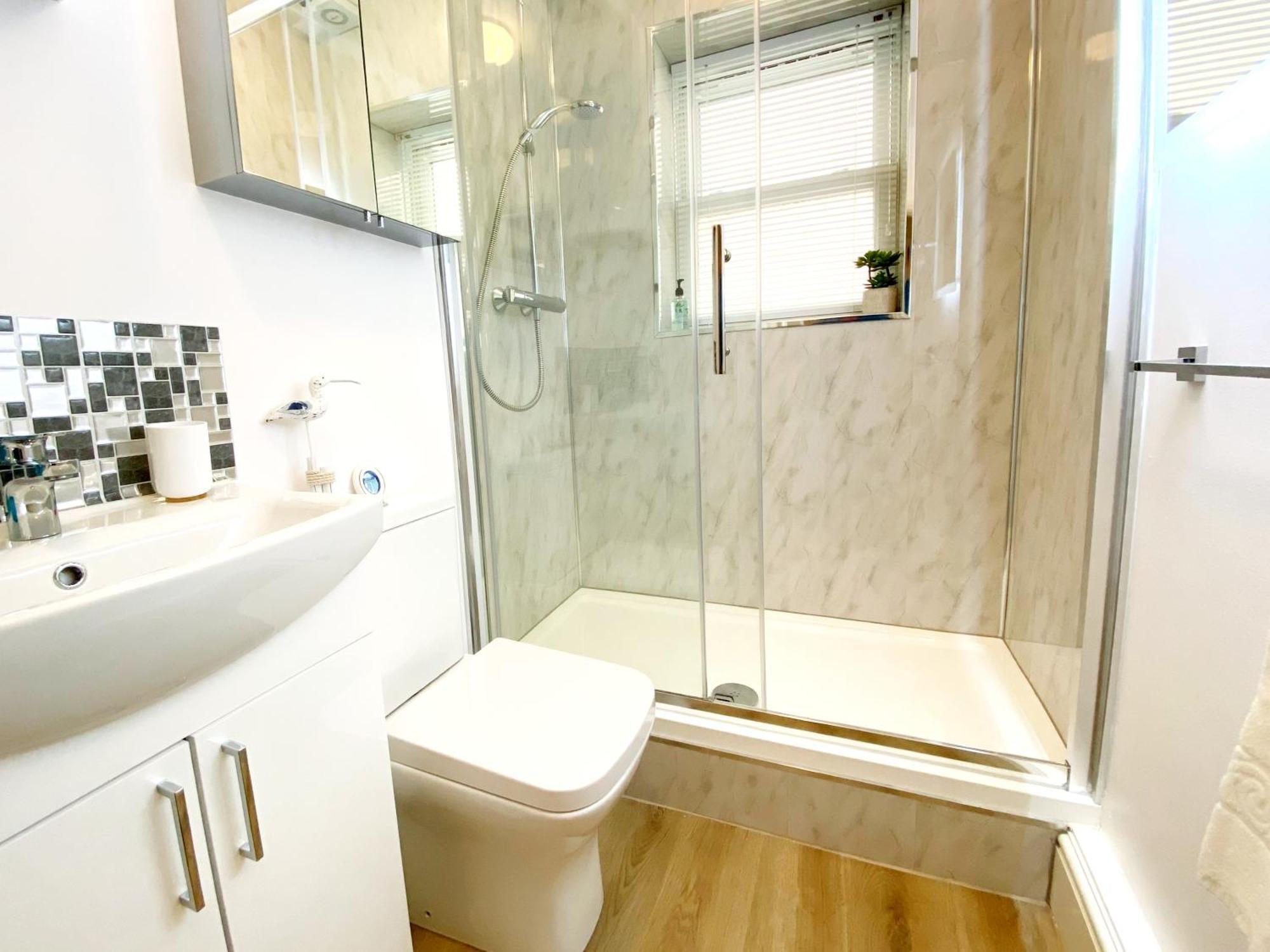 No1 Marina Court - Wow Sea View Apartment