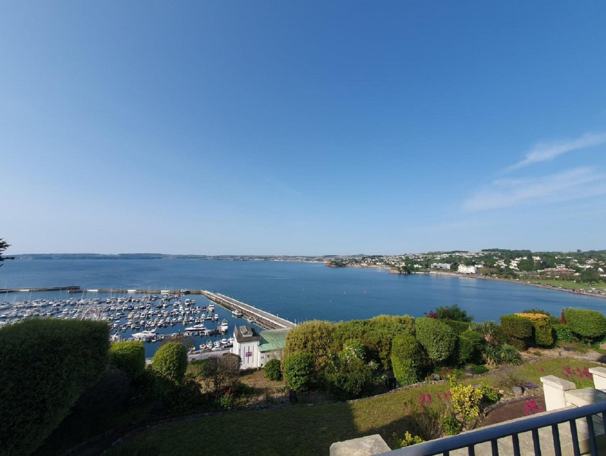 No1 Marina Court - Wow Sea View Apartment *