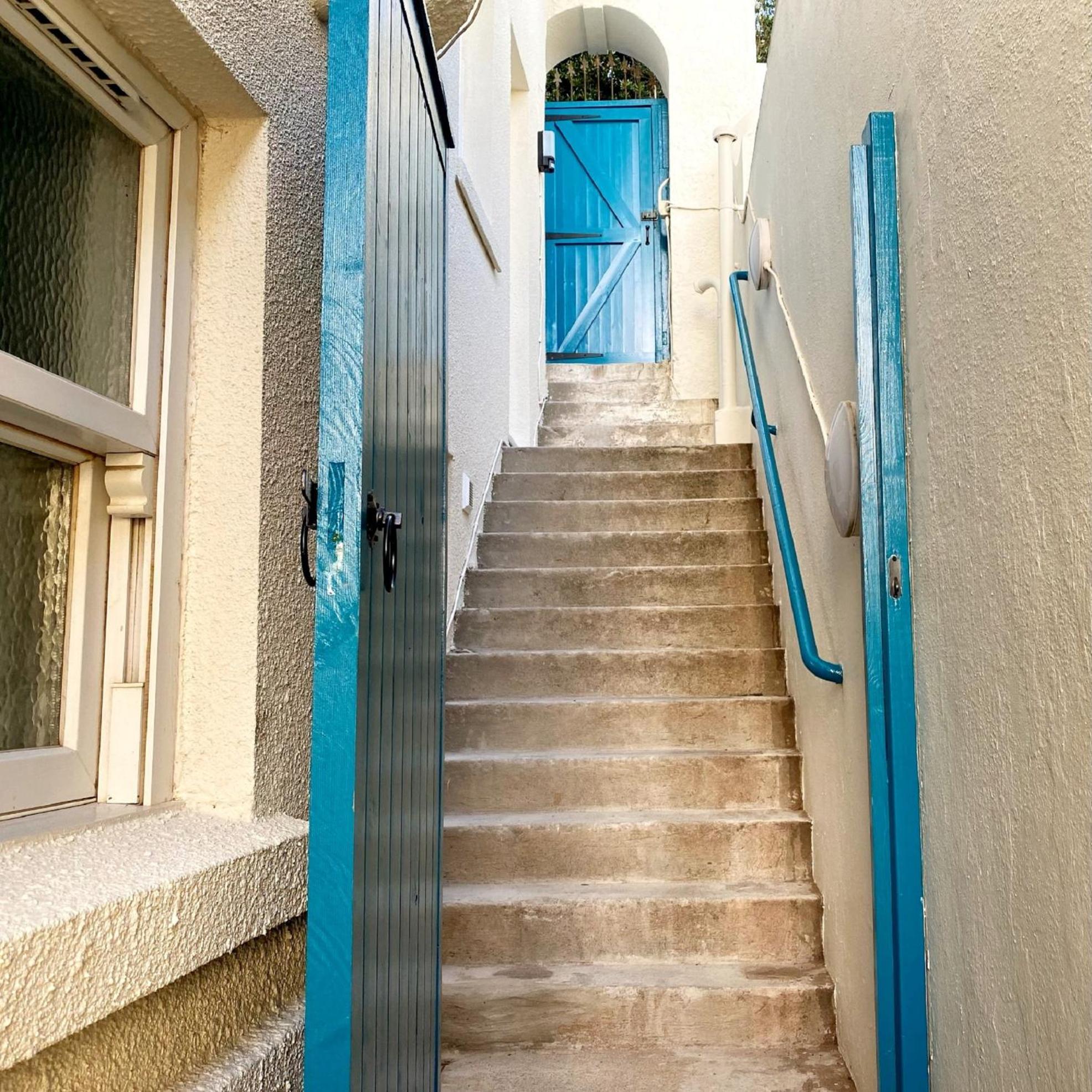 No1 Marina Court - Wow Sea View