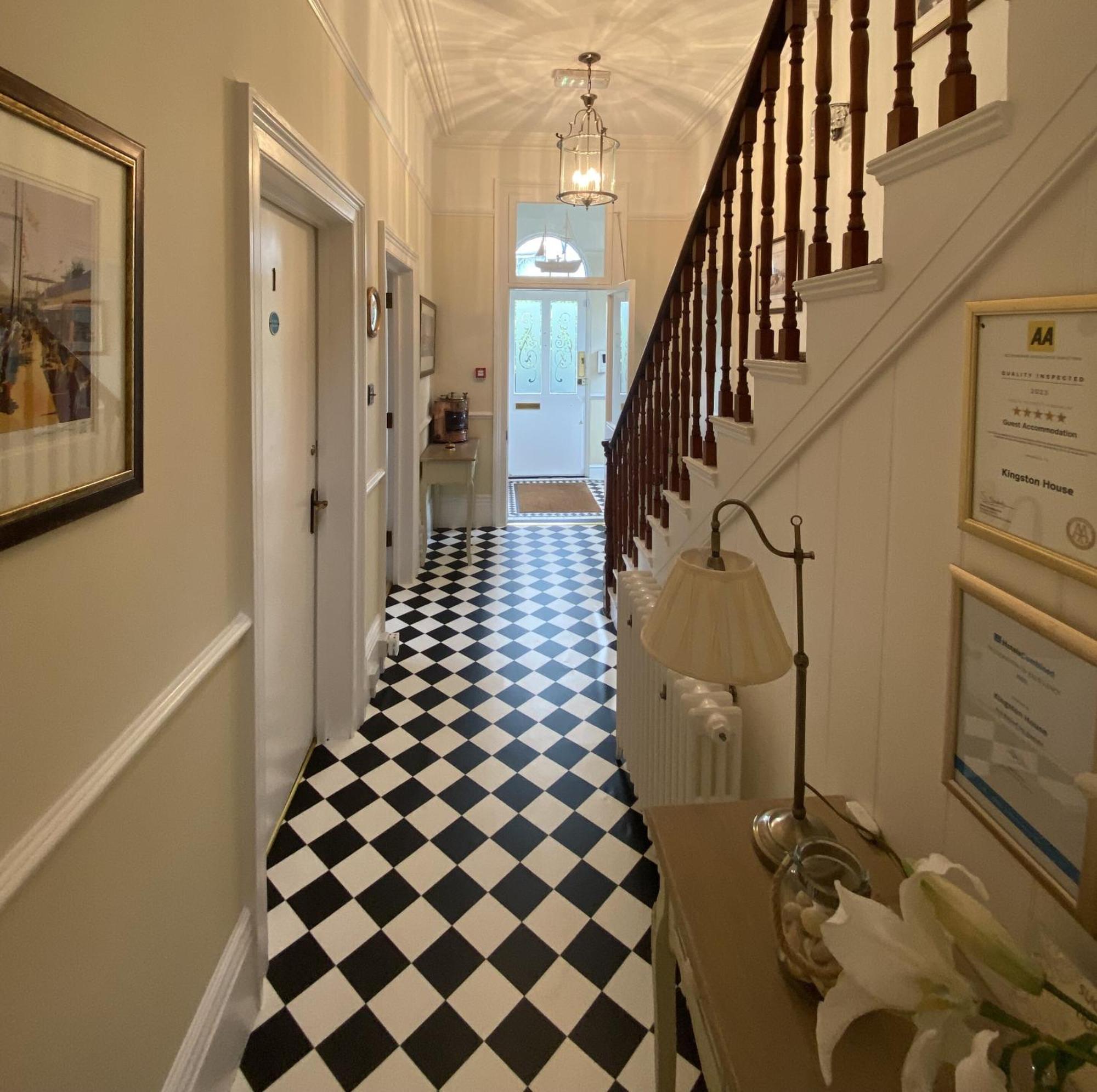 Kingston House 5*