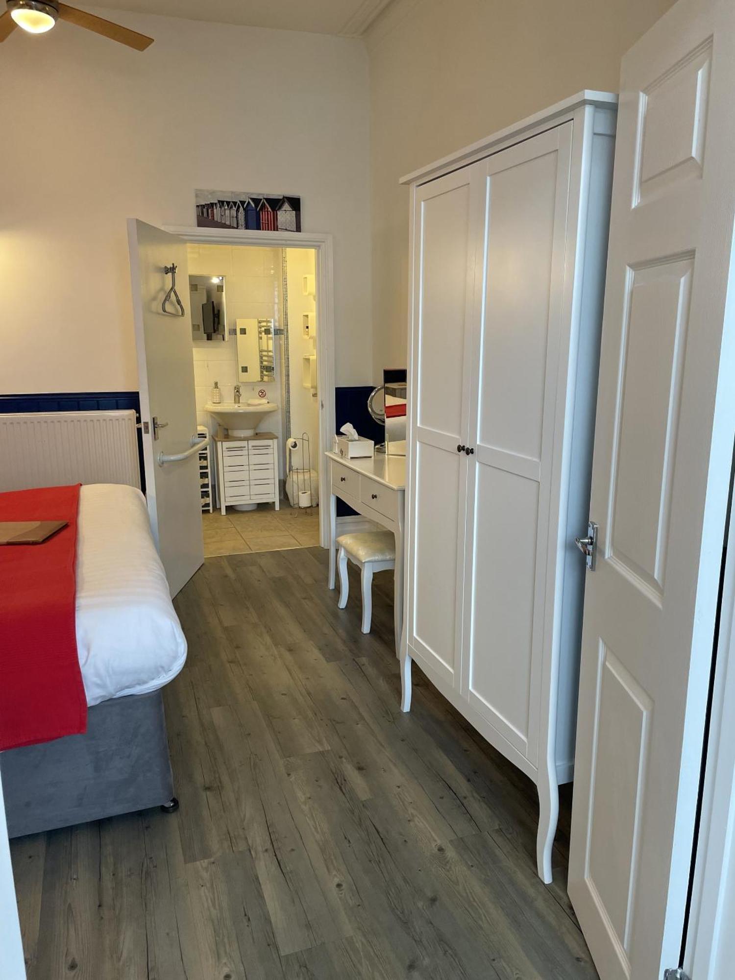 Seabreeze Guest house 4*