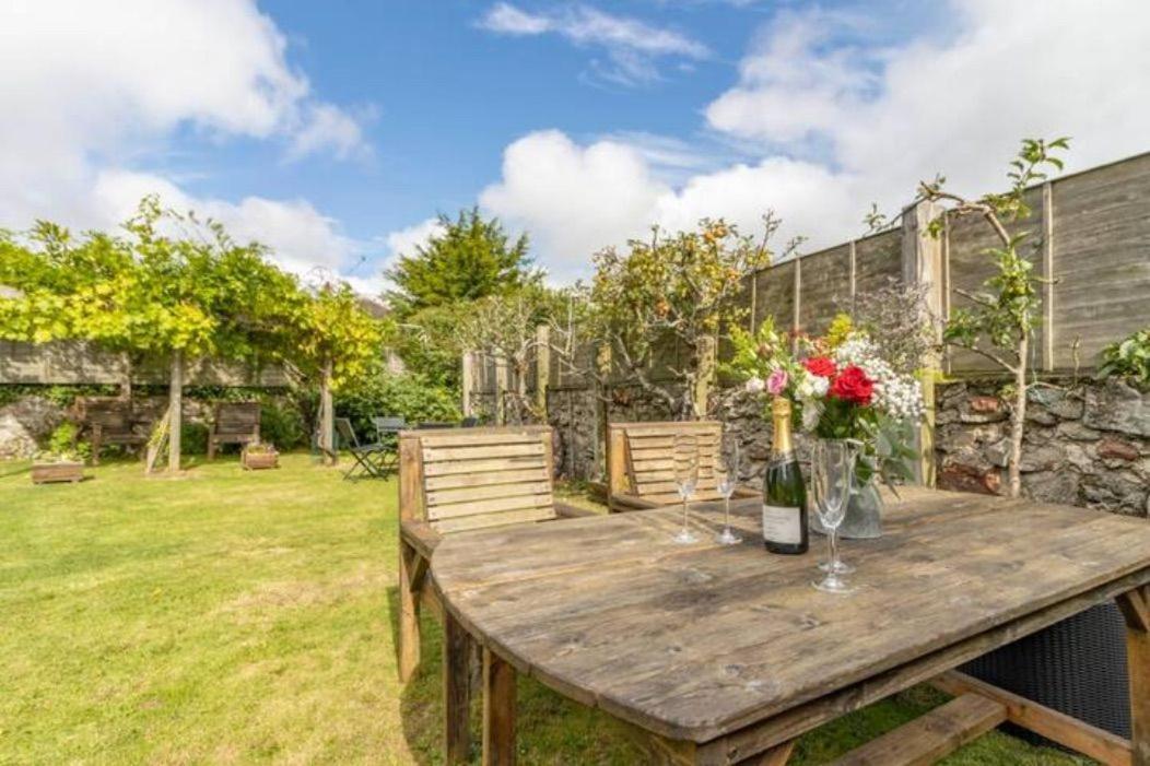 Pilgrims Rest Cottages: Charming Seaside Retreats With Countryside Access *