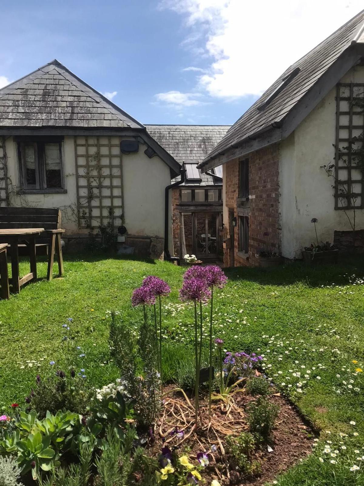 Pilgrims Rest Cottages: Charming Seaside Retreats With Countryside Access Holiday home