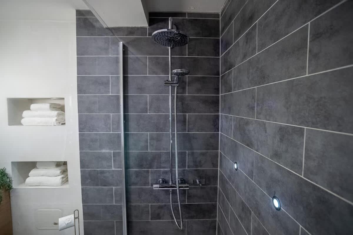 Spacious 2-bed Close To King's Garden *