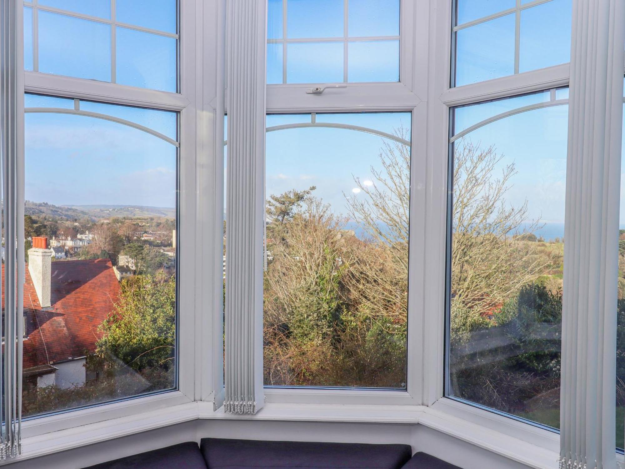 Flat 2 Channel View Apartment *