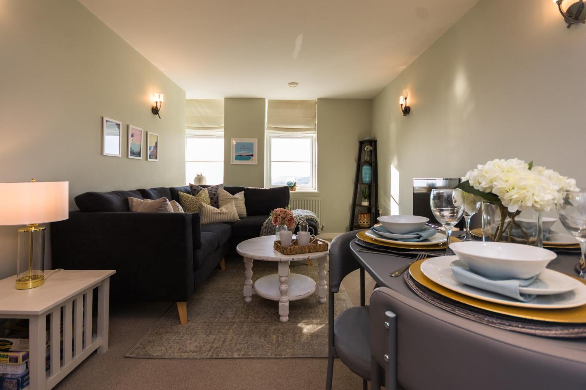 Stunning Sea View Torbay With Parking Apartment *