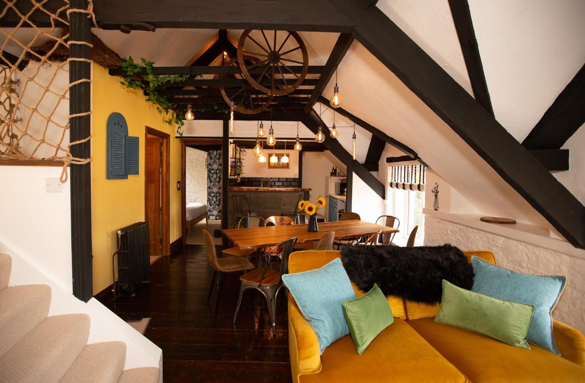 Quirky Boutique 1840s Stable * Torquay