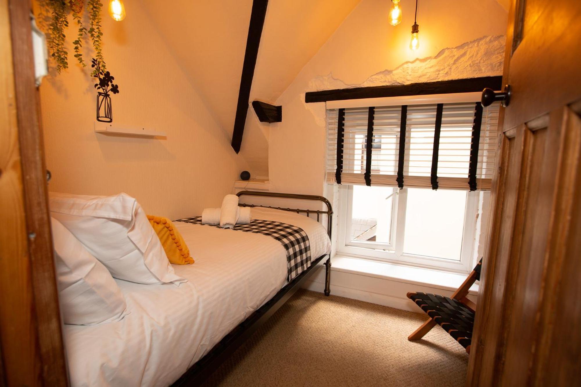 Quirky Boutique 1840s Stable *
