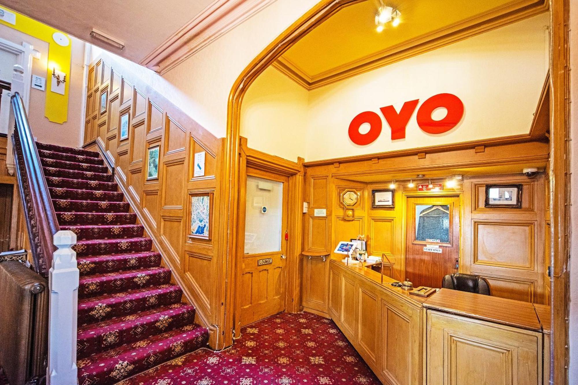 The Sherwood Palm Hotel, Hotel
