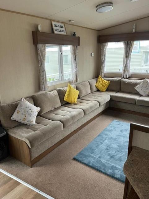 Lovely 3 Bedroom Caravan To Rent At Hoburne Devon Bay Campsite *