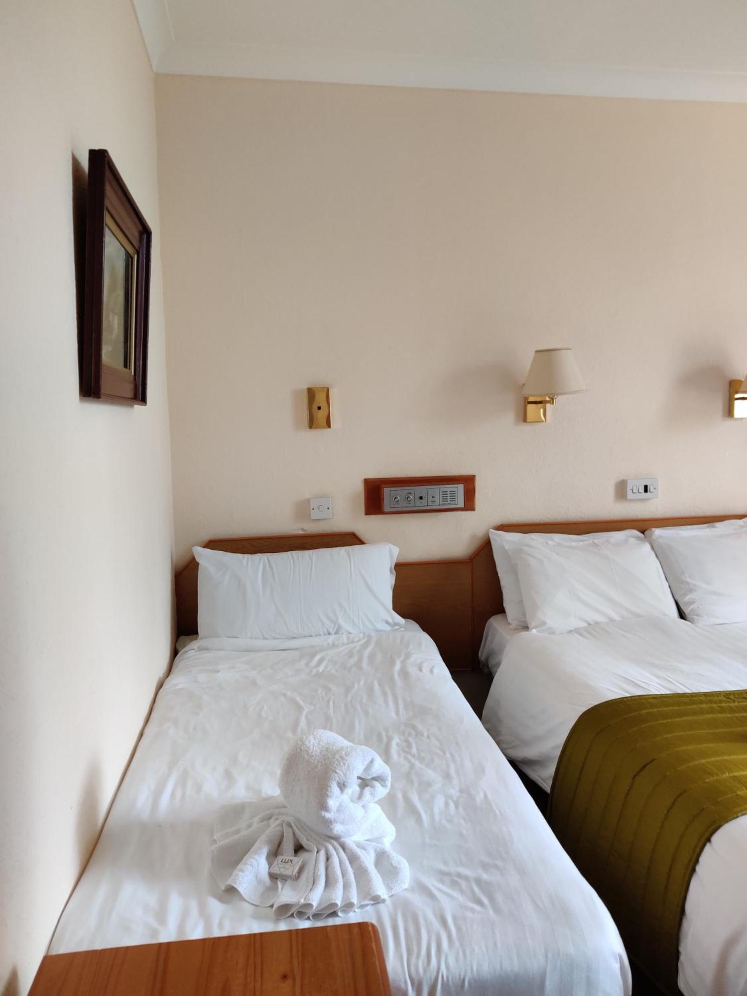 Inglewood Palm Hotel, Abbey Sands Hotel 3*